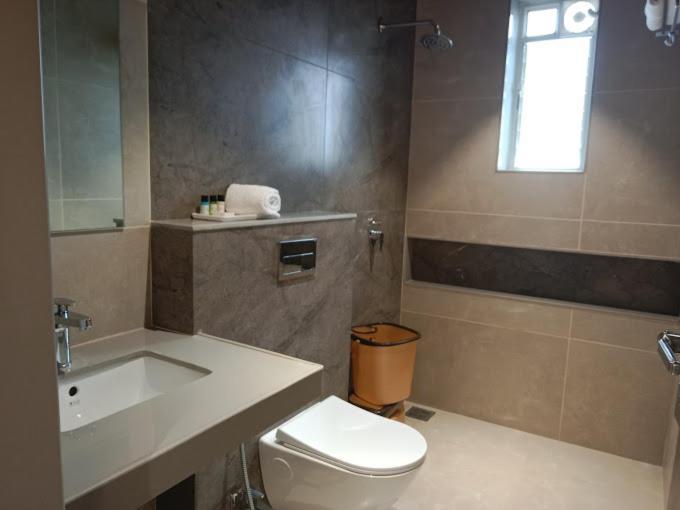 Narayani Executive Hotel Tuljapur Eksteriør billede