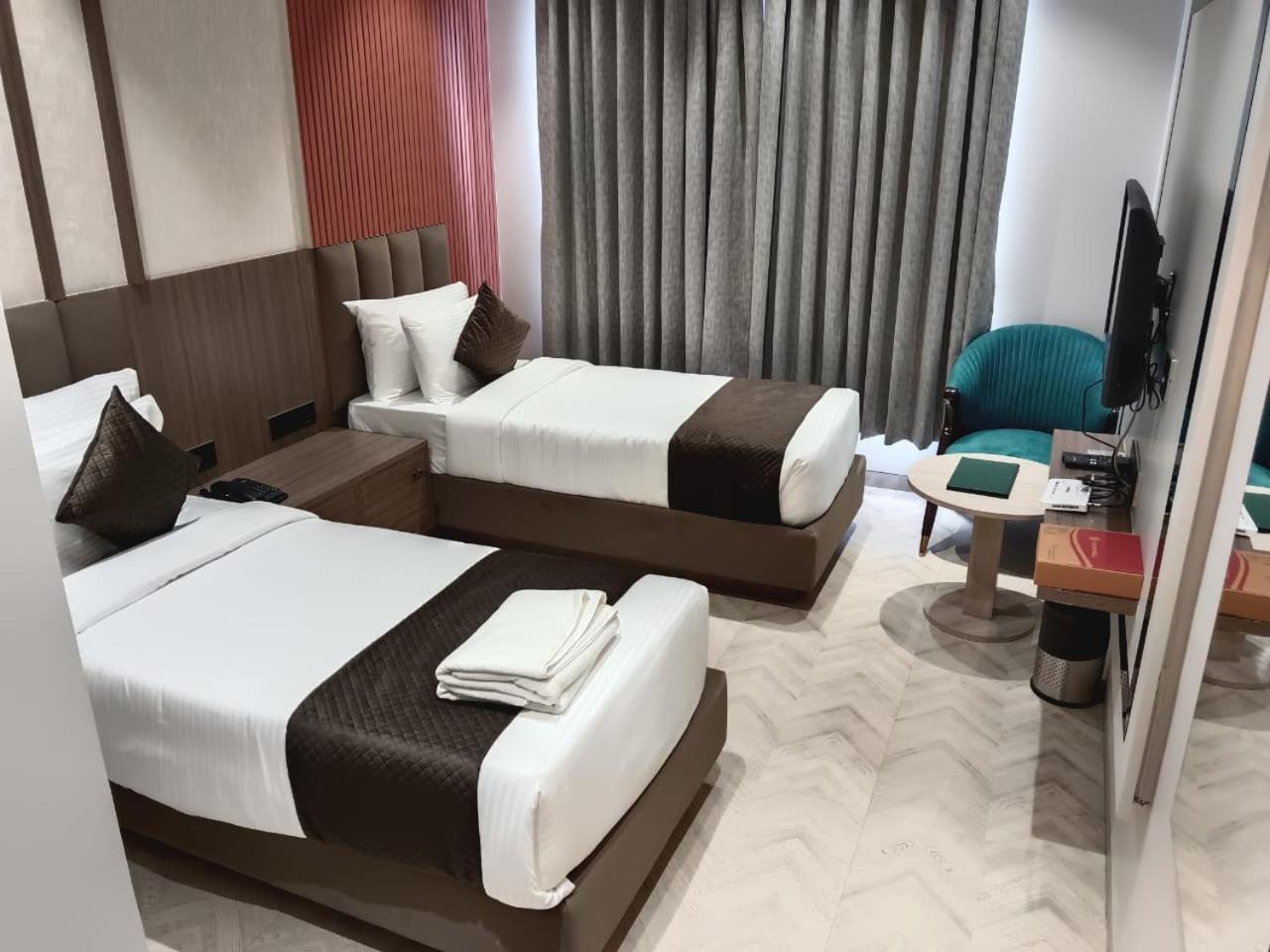 Narayani Executive Hotel Tuljapur Eksteriør billede