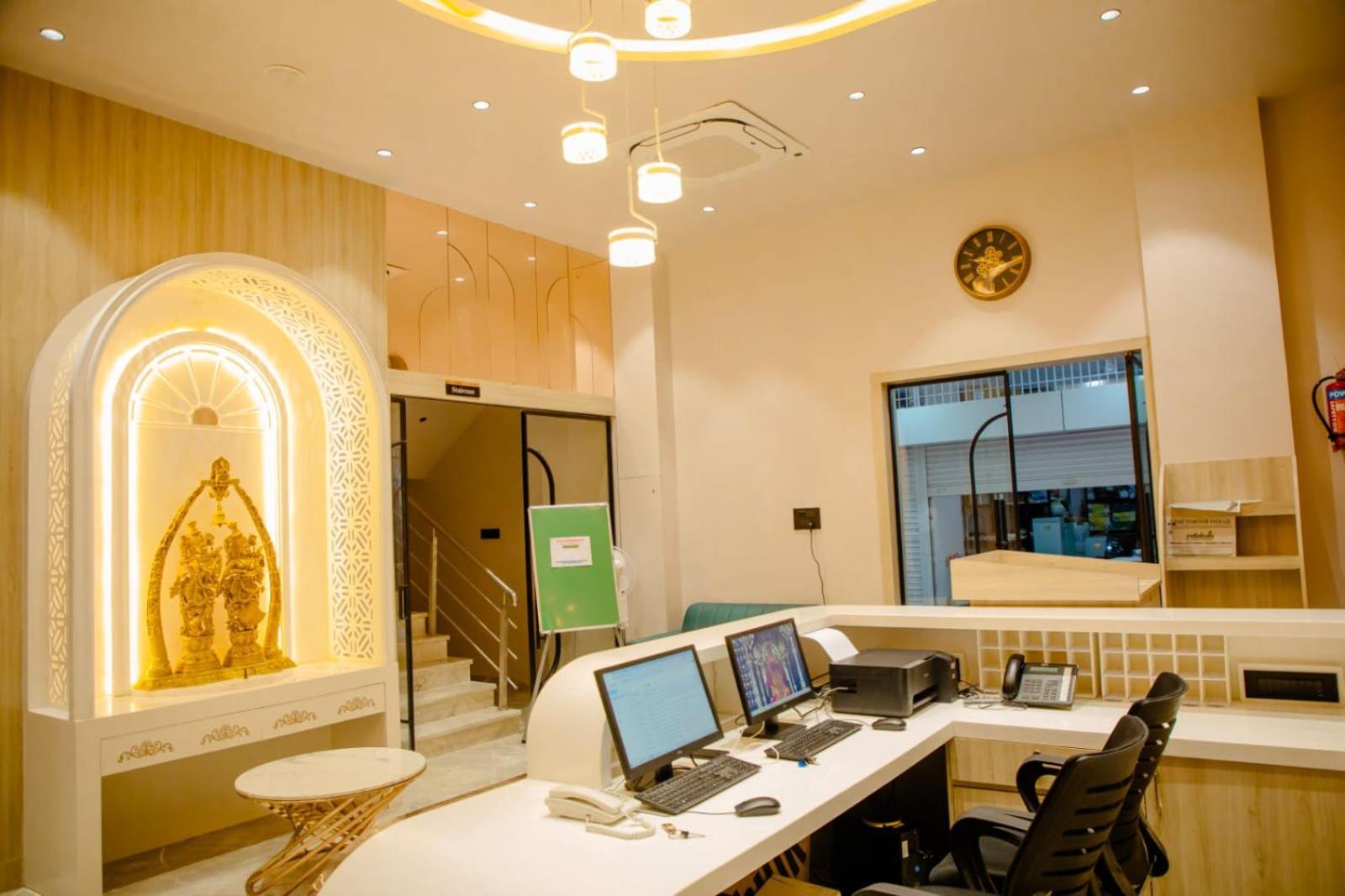 Narayani Executive Hotel Tuljapur Eksteriør billede